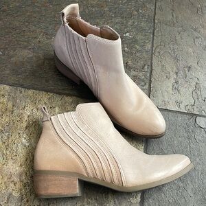 Matisse Boots Size 7.5 M  Brown SOFT Leather Ankle Bootie Brazill sand color?